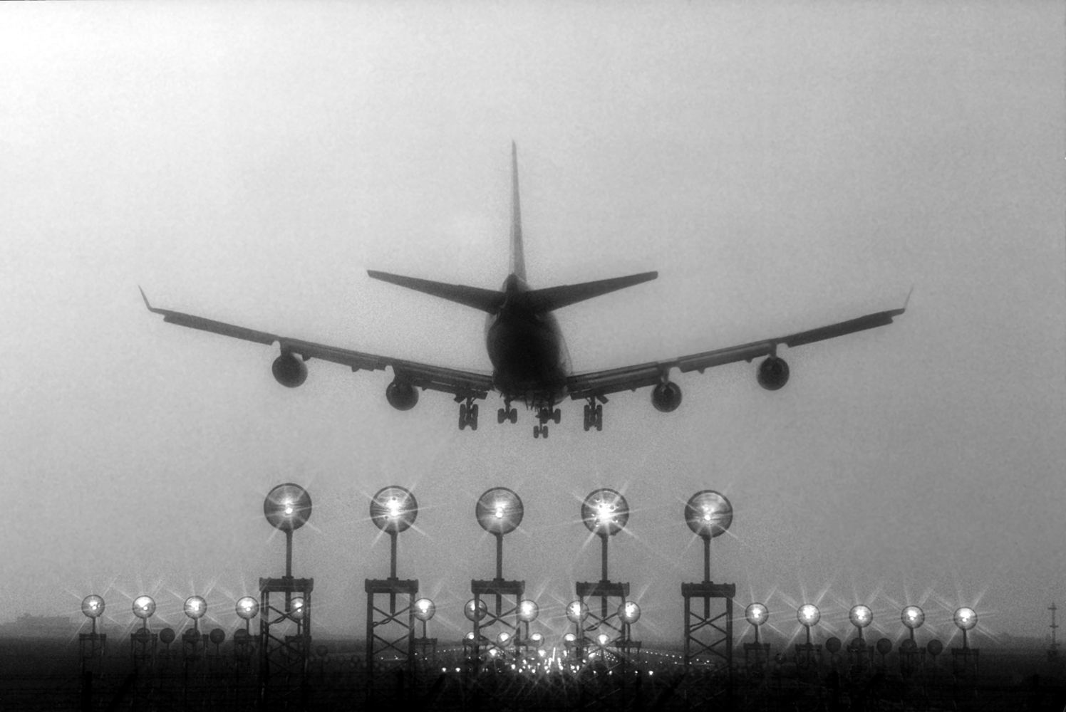 airplane-landing-1486116