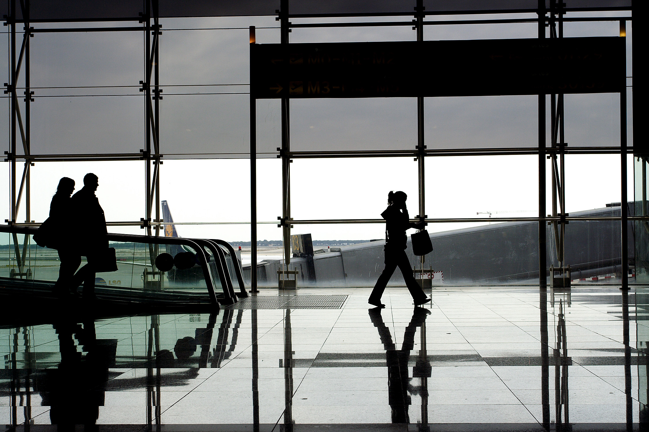 barcalona-airport-arrival-1240880